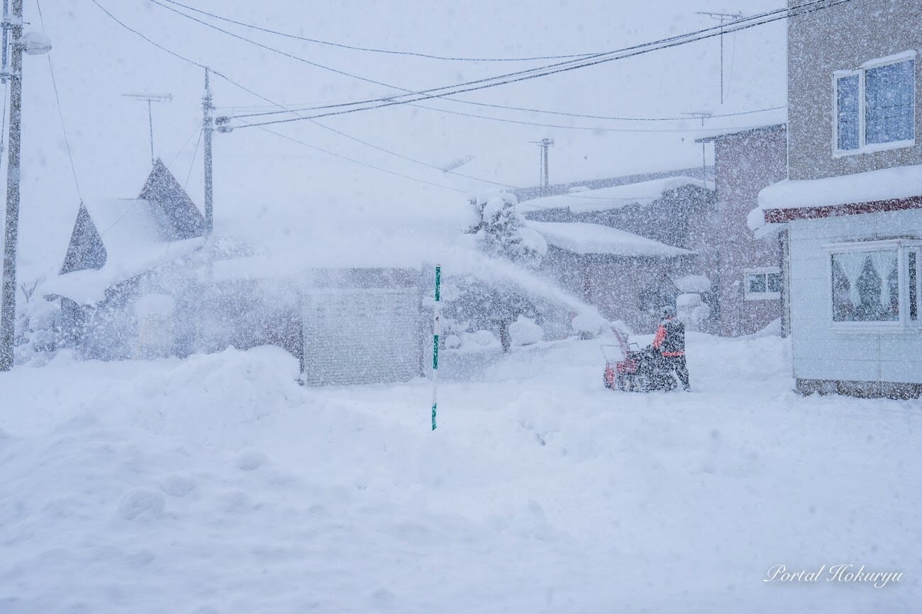 頑張るお父さん・お母さんの除雪作業！