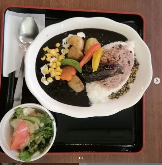 黒いカレーが気になり道の駅サンフラワーパークへ【黒千石事業協同組合】