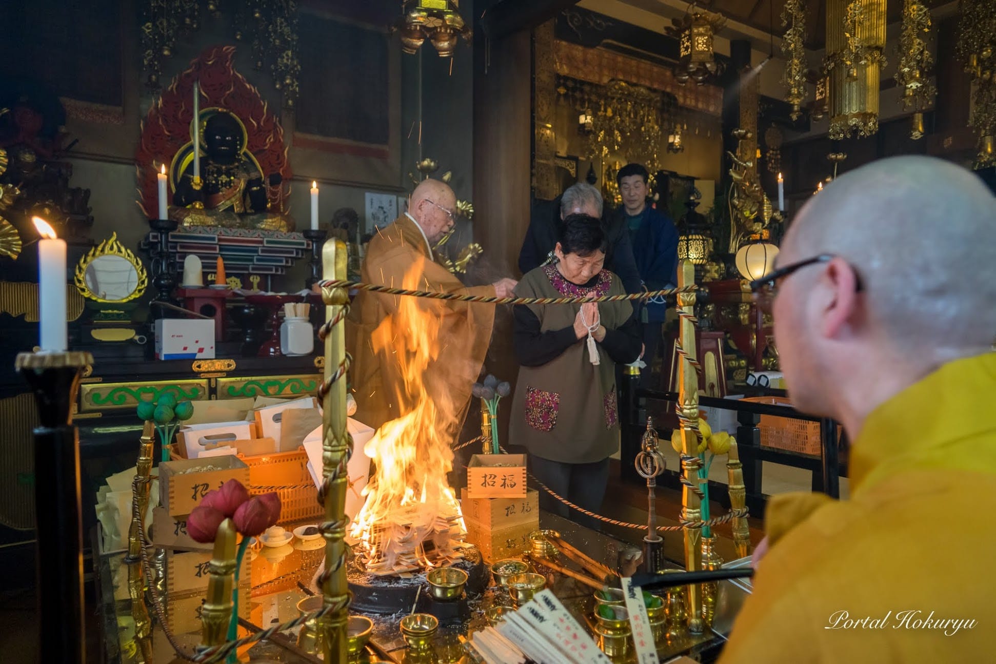 कोटोकुजी मंदिर (होकुर्यु टाउन, होक्काइडो के 88 पवित्र स्थलों में से 9वां तीर्थ स्थल) में स्टार फेस्टिवल प्रार्थना सभा/सेत्सुबुन शुद्धिकरण समारोह