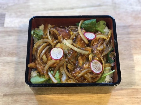 🌻3月31日（月）日替わりランチ「ポークチャップ丼」お食事処向日葵