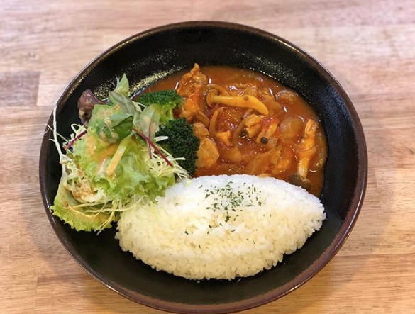 🌻4 April (Sabtu) Makan Siang Harian "Ayam rebus dalam saus tomat" di Restoran Himawari