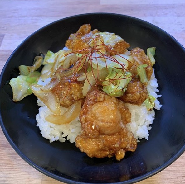 🌻25 Aprel (Şənbə) Himawari Restoranında Gündəlik Nahar "Qızardılmış Toyuq və Kimçi Düyü Kasası"