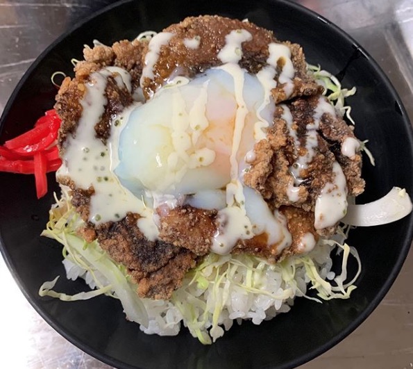 🌻วันจันทร์ที่ 18 พฤษภาคม มื้อกลางวันทุกวัน "ข้าวหน้าปลาทูน่าทอด" ที่ร้านอาหาร Himawari