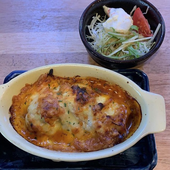 🌻5月23日（土）日替わりランチ「鶏肉のトマトチーズ焼き」お食事処向日葵
