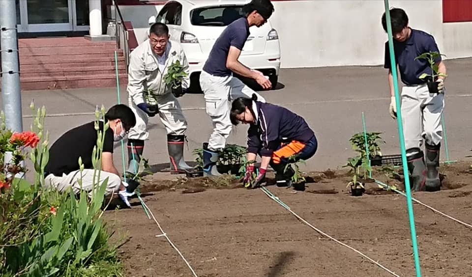 นายกเทศมนตรีเมืองโฮคุริว ยูทากะ ซาโนะ รายงานกิจกรรมของเขาและหารือมาตรการทางเศรษฐกิจกับเลขาธิการหอการค้าและอุตสาหกรรมและอาจารย์ในวันที่ 2 มิถุนายน (วันอังคาร)