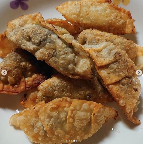 黒千石発芽納豆ととろけるチーズを使って揚げ餃子 🎶【黒千石事業協同組合】