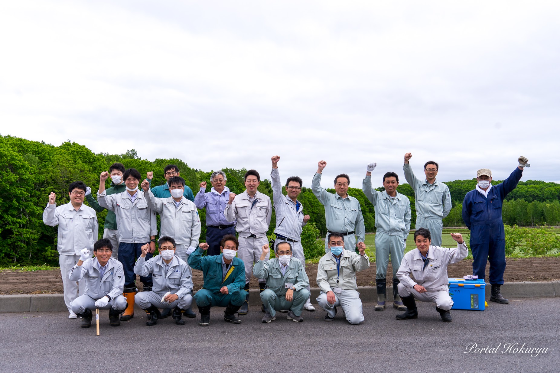 札幌開発建設部深川道路事務所・北竜町役場・北竜建設業協会が合同で行う北竜ひまわりＩＣ開通以来のボランティア活動