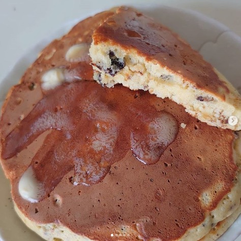 お昼ごはんに黒千石アレンジメニューを作ってみました 🎶 黒千石フレーク入りホットケーキ【黒千石事業協同組合】