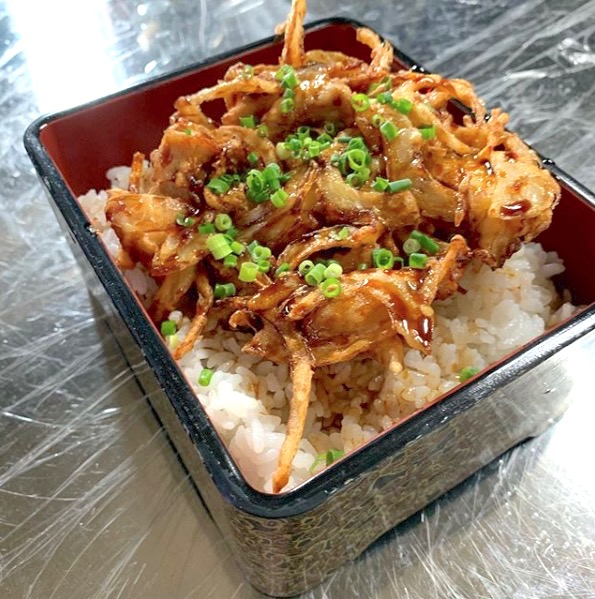 🌻 10月13日（火）かき揚げ丼です 🐟 海鮮が入ってます【お食事処向日葵】