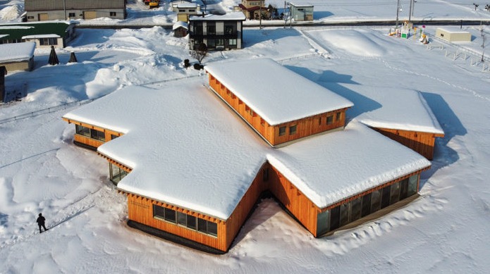 होकुर्यु टाउन यवारा नर्सरी स्कूल [केंगो कुमा एंड एसोसिएट्स]