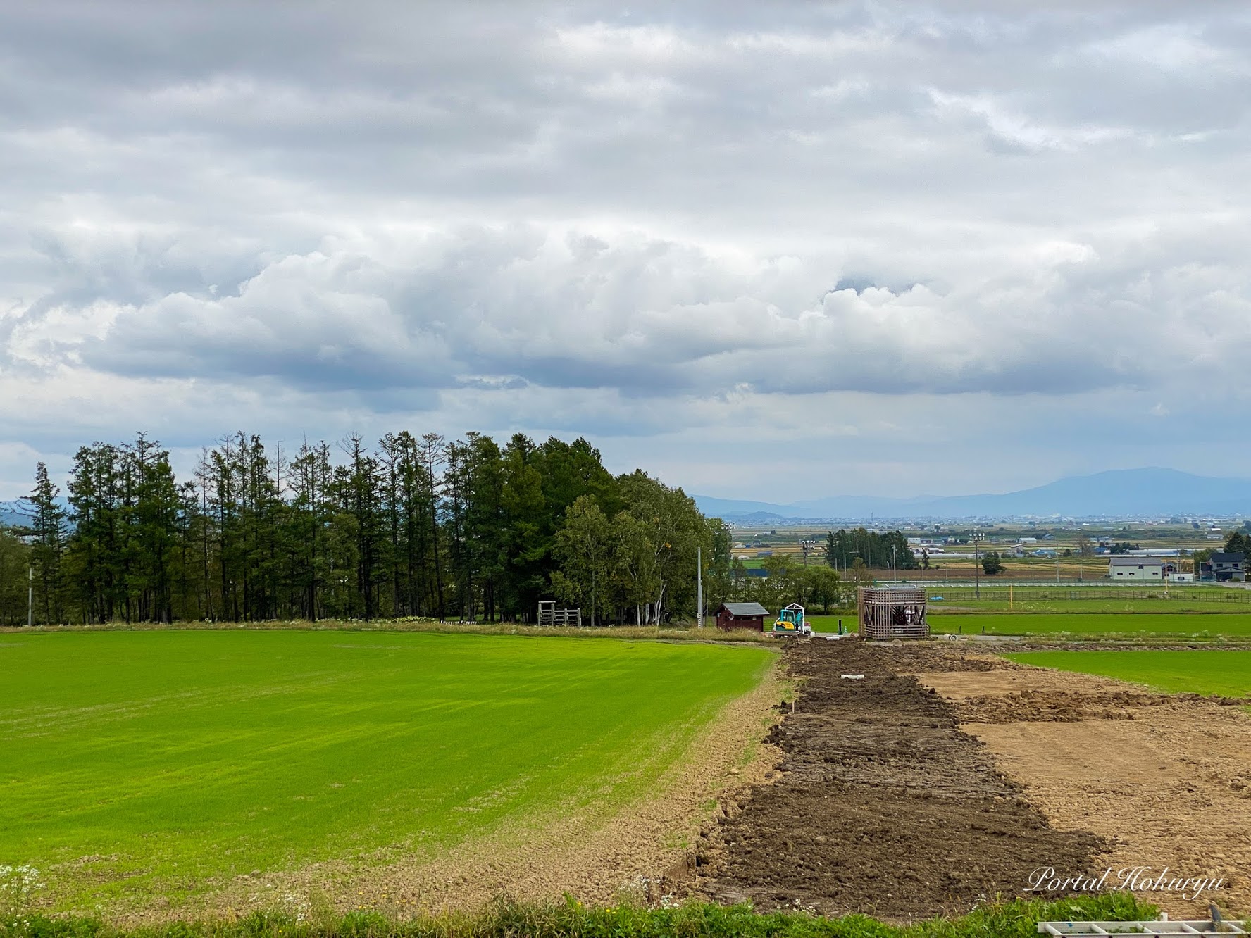 ひまわりの里・排水パイプが地下に埋設されました