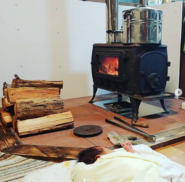 薪ストーブ導入：北竜の山から頂く木のあたたかさで、我が家のニューフェイスを育てます【自然下・上井達矢さん仁美さん】