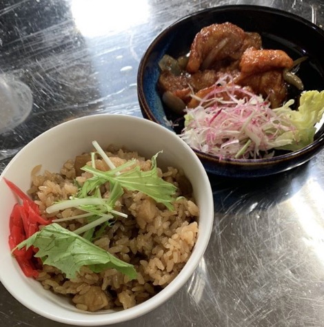 🌻 11月3日（火）タコ飯 🐙 ポークチャップおつけします【お食事処向日葵】