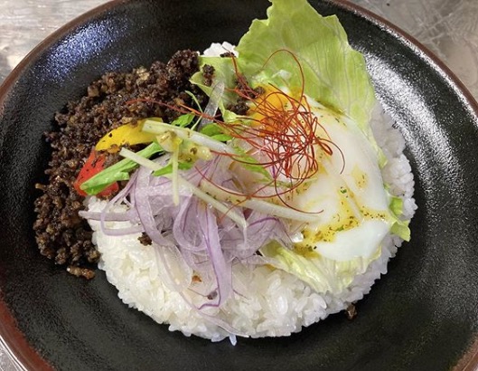 🌻 11月10日（火）ガパオライス 🍚  今回はお肉ではなく 大豆ミートを使用しました😊【お食事処向日葵】