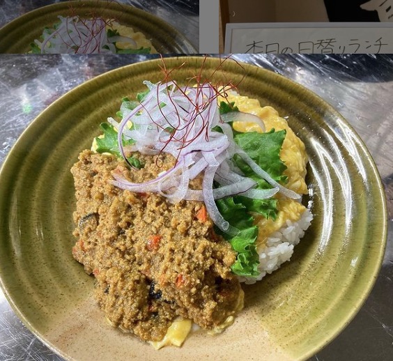 🌻 11月25日（水）オムキーマカレーでした🍛【お食事処向日葵】