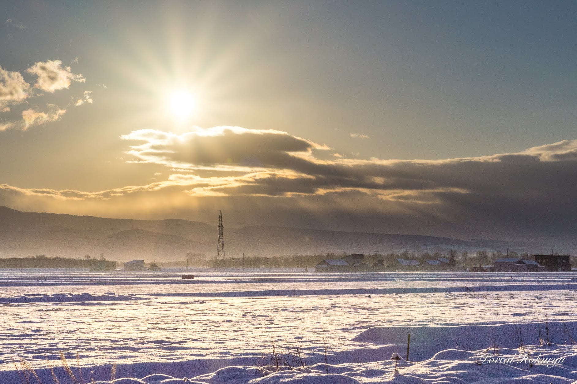 全てを包み込む荘厳な光
