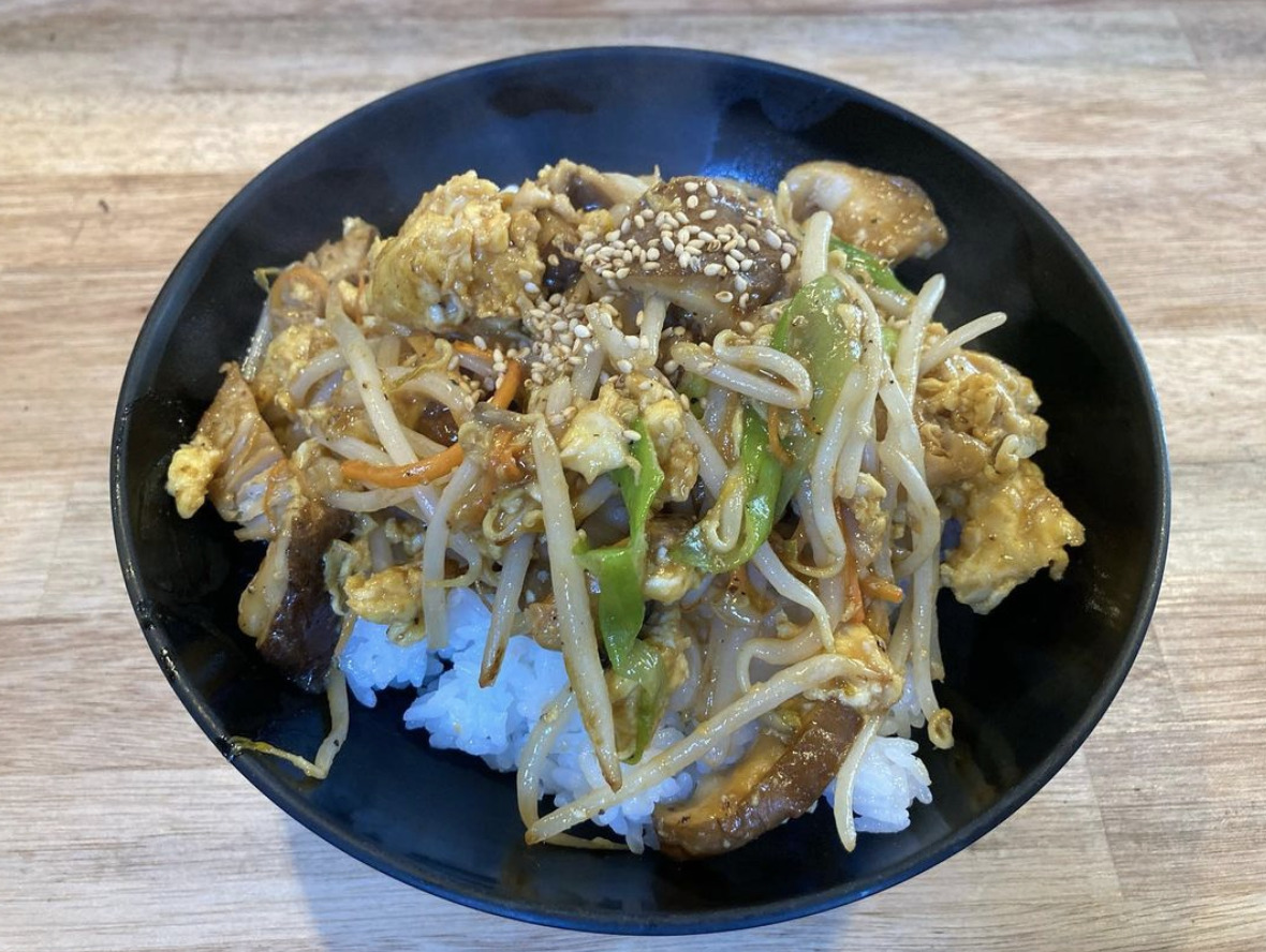 🌻 18 Yanvar (Bazar ertəsi) Qızardılmış toyuq və tərəvəz 😌 Güclü dadı düyü ilə yaxşı gedir 🍚 [Himawari Restoranı]