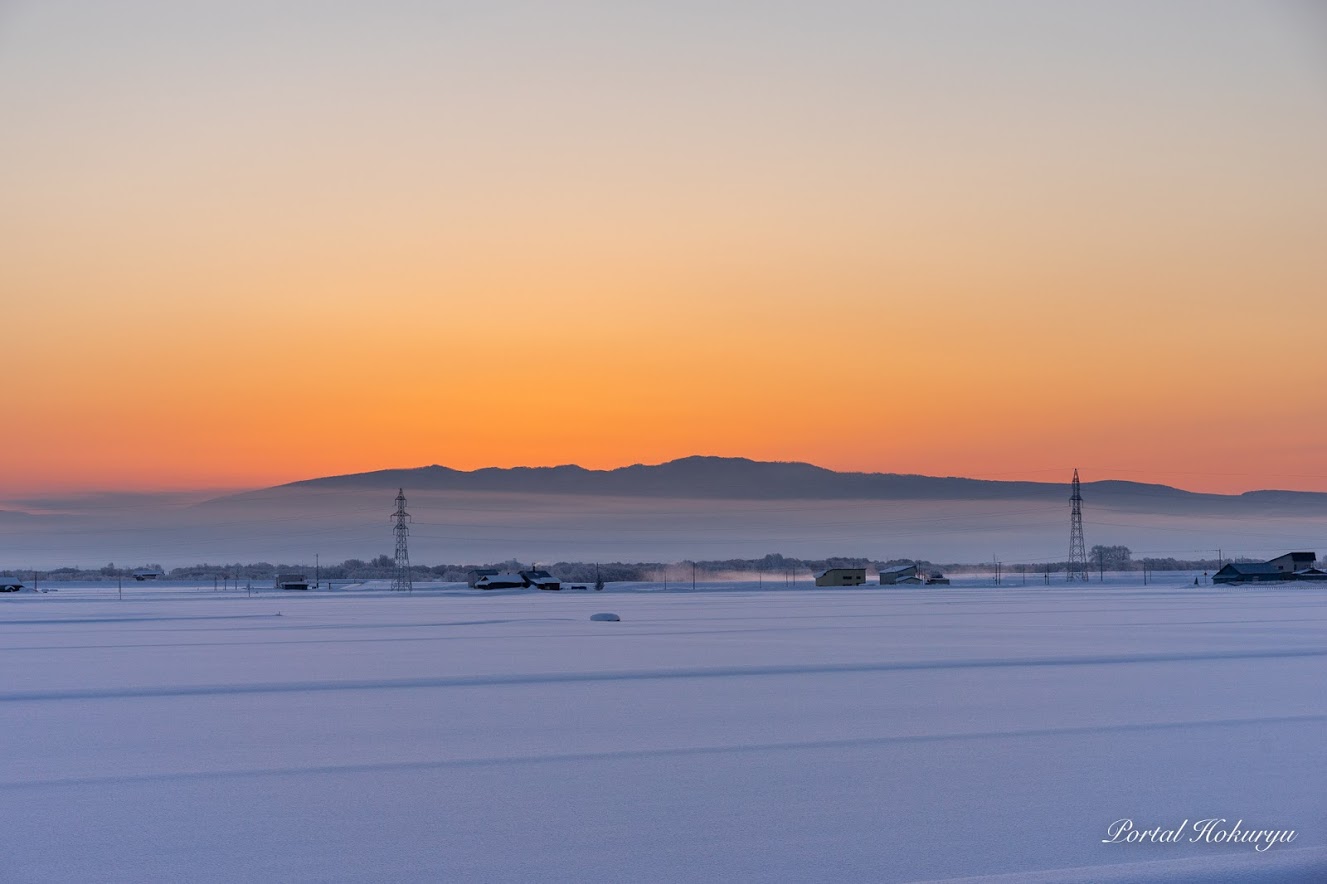 町を包み込む朝霧