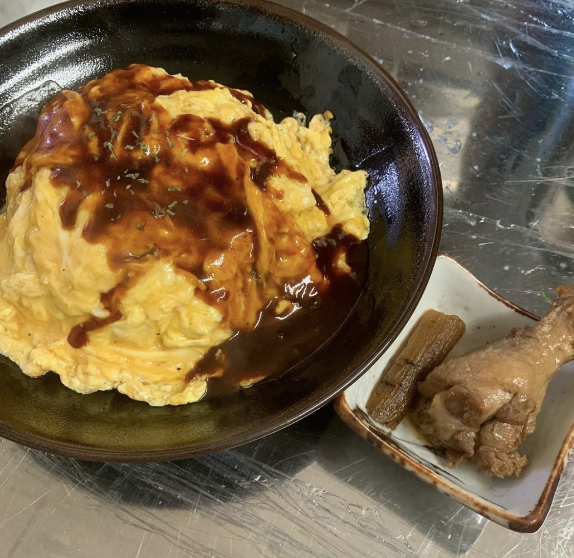 🌻 1月12日（火）オムライス ♪ でした。手羽元煮込み一本付【お食事処向日葵】