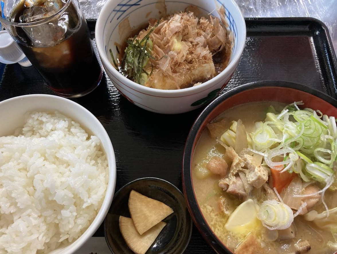 🌻 วันจันทร์ที่ 22 กุมภาพันธ์ เซ็ตอาหารญี่ปุ่นซุปไก่และเต้าหู้ทอด ♪ 😊 [ร้านอาหารฮิมาวาริ]