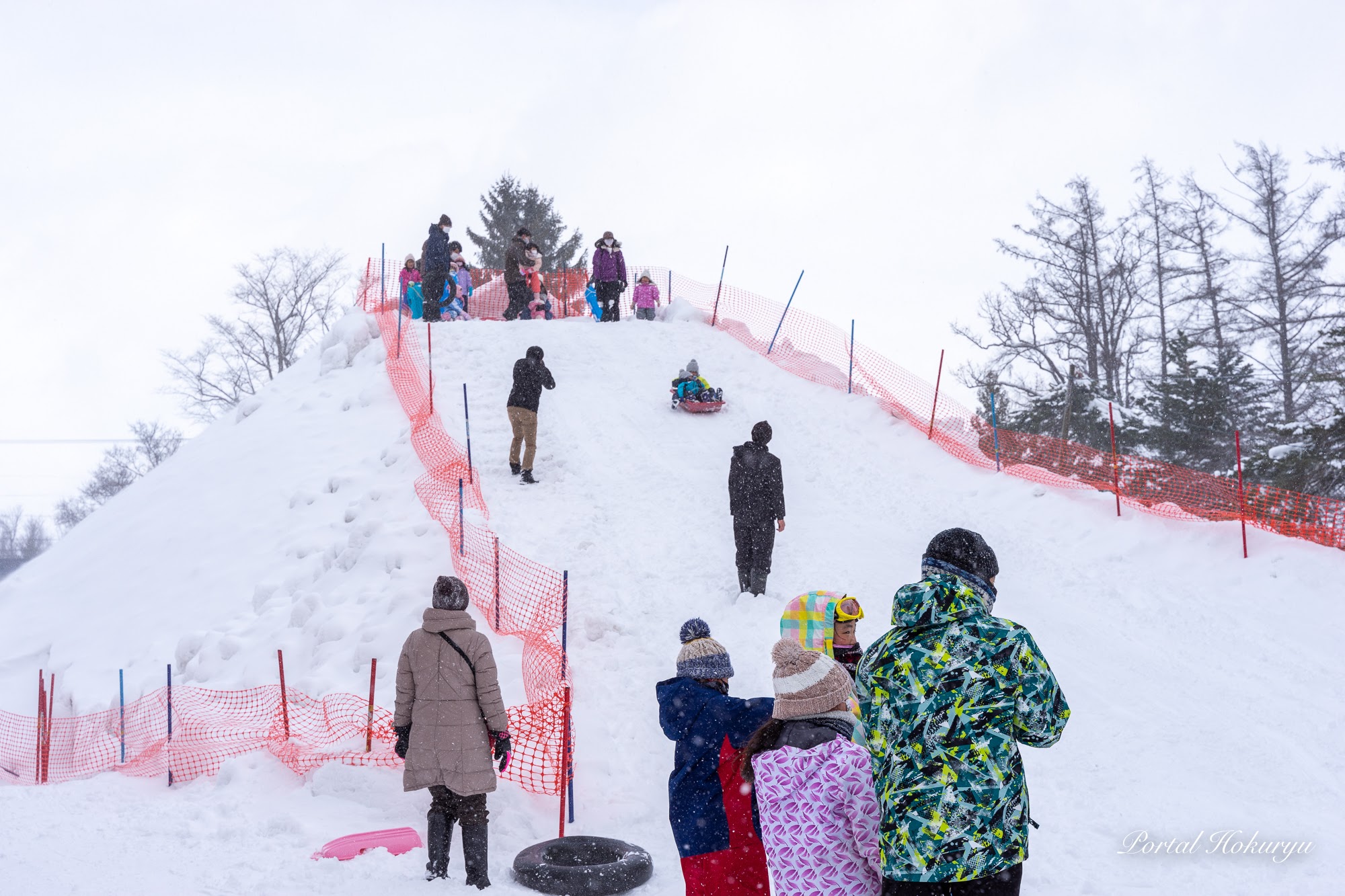 雪山滑り台