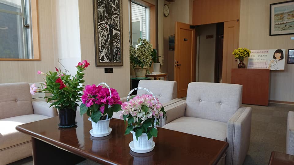 รายงานกิจกรรมโดยนายกเทศมนตรีเมืองโฮคุริว ยูทากะ ซาโนะ วันพฤหัสบดีที่ 25 มีนาคม: ครูประถมศึกษาและมัธยมศึกษาตอนต้นและเจ้าหน้าที่ที่กำลังจะย้ายออกไปเยี่ยมเยียนเพื่อกล่าวคำอำลา หัวหน้าดับเพลิงของกรมดับเพลิงเขตฟูกาว่ามาเยี่ยมเพื่อกล่าวคำอำลาการเกษียณอายุ และฝ่ายบริหารสมาคมเมืองและหมู่บ้านโซราจิ (เมืองอิวามิซาวะ)