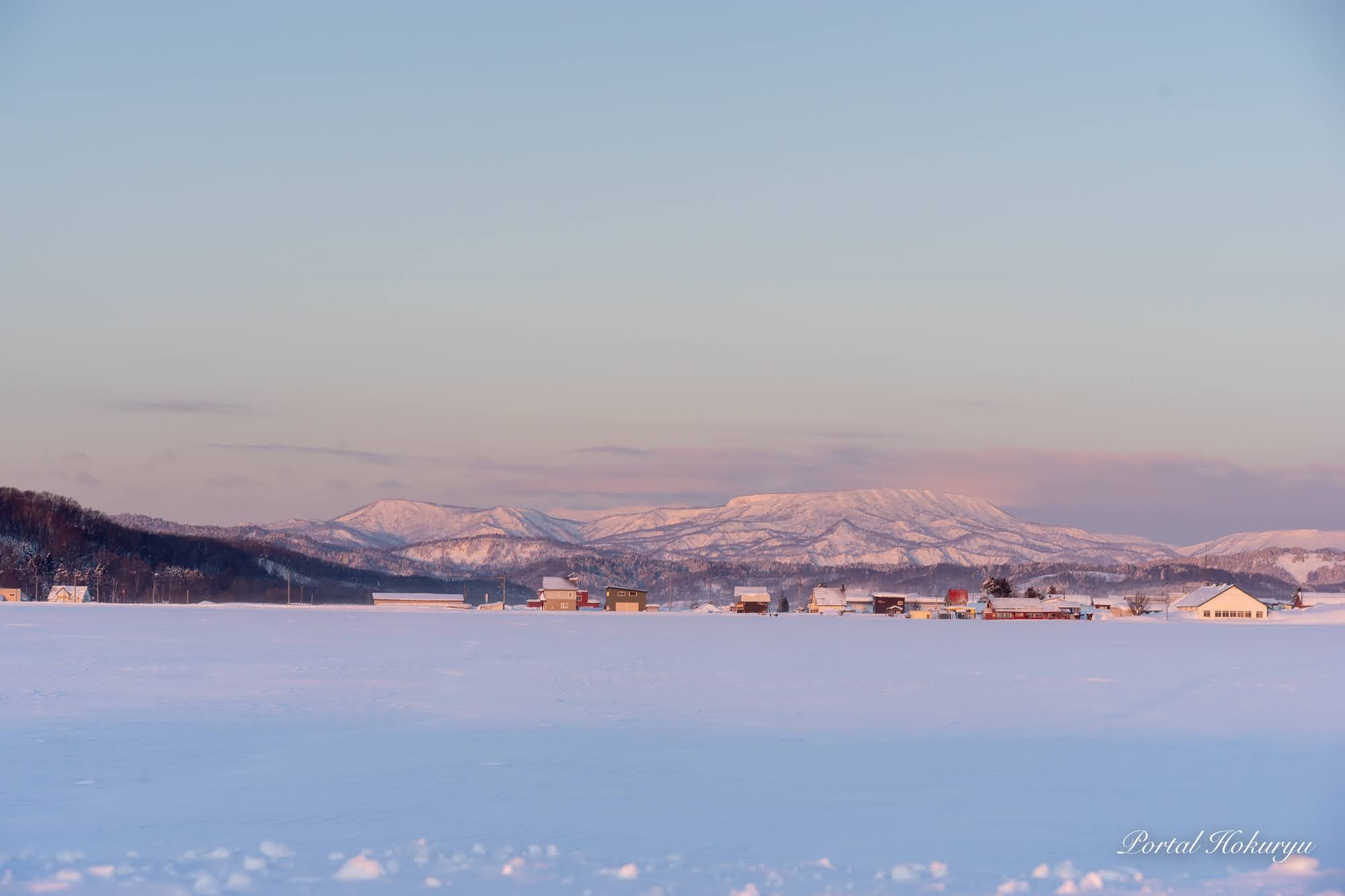 Çəhrayı rəngli Edai dağı