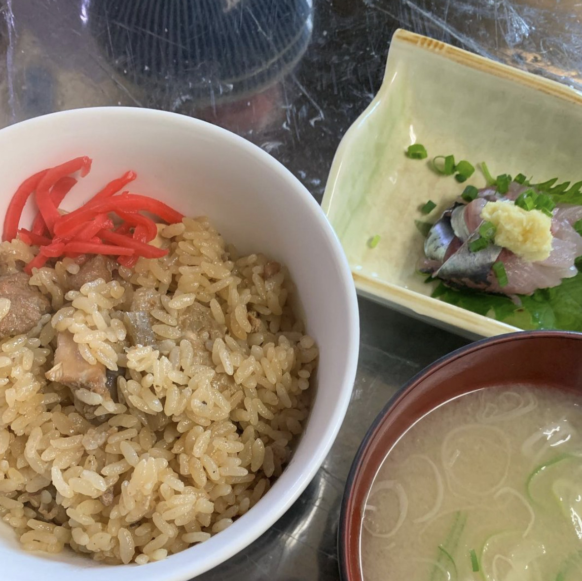 🌻 2 aprel (cümə) Ahtapot düyü və siyənək saşimi ♪ Siyənək təzə tutuldu və dolğun idi 😊 [Himawari Restoranı]