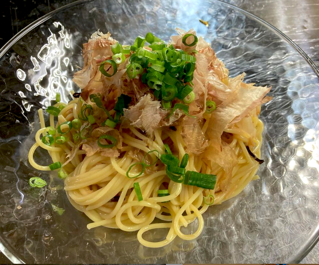 🌻 Bazar ertəsi, 26 Aprel: Yapon üslublu makaron 🍝 Adlı göbələk ilə verilir 😊 [Himawari Restoranı]