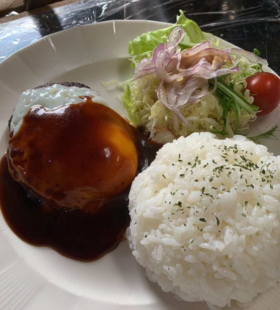 🌻 4月29日（木）ハンバーグプレート（目玉焼きのせ） ♪ すぐに完売となってしまいました✨ありがとうございます 😊【お食事処向日葵】