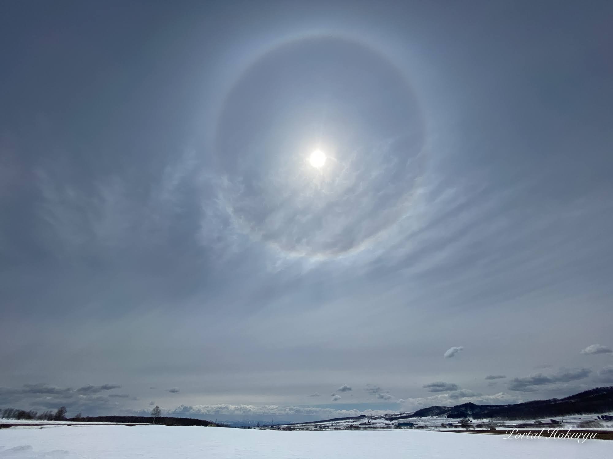 आकाश में तैरता एक प्रभामंडल