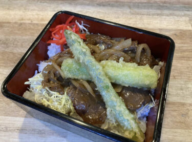 🌻 4月30日（金）牛サガリ丼 🍖 アスパラものせてます 😊【お食事処向日葵】