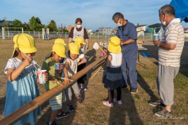 At Hokuryu Town Yawara Nursery School, children enjoyed a cool evening drink and ate lots of flowing somen noodles, all full of energy!