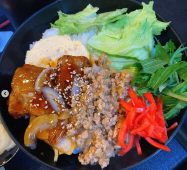 🌻 8月28日（土）豆腐ハンバーグ♪チーズを乗せてオーブンで焼きました 😊 当店緊急事態宣言期間中、夜の営業時間を7時までとさせていただきます😌【お食事処向日葵】