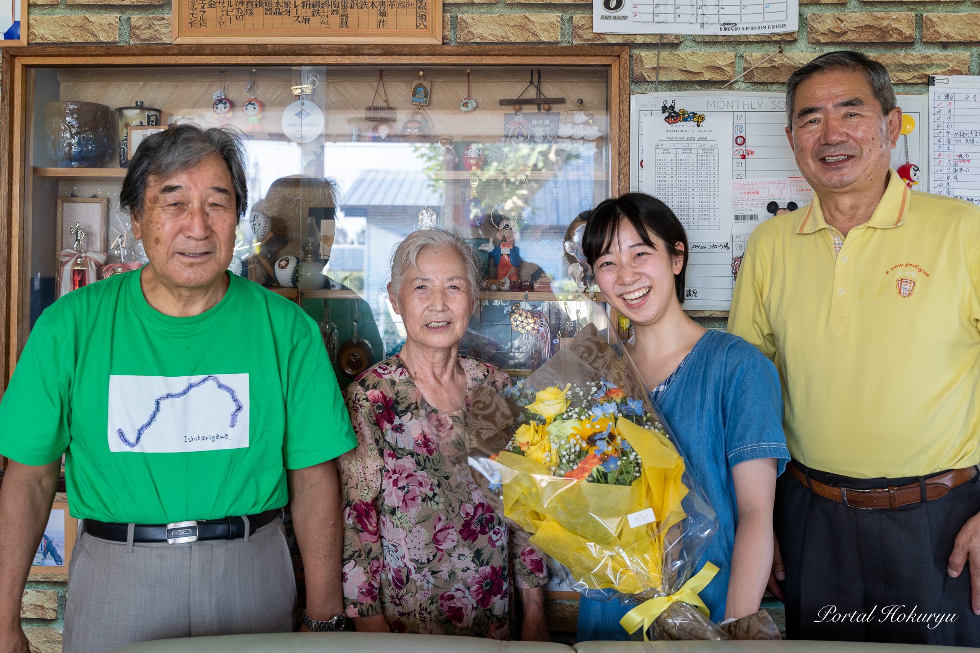 荒木知佳さん 主演・第32回マルセイユ国際映画祭で杉田協士 監督の映画『春原さんのうた』が三冠受賞！北竜町の祖父母・山田さんご夫妻に受賞報告！