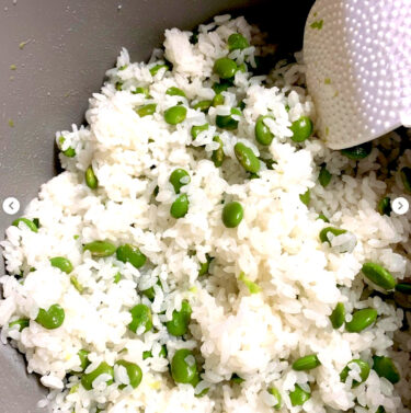 🌻 9月8日（水）頂き物の枝豆を使った豆ご飯でした 🍚 😊 ありがとうございます 👏 👏【お食事処向日葵】