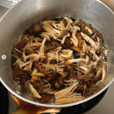 🌻 16 ตุลาคม (เสาร์) - โซบะเห็ดเซอิโระ ♪ เพลิดเพลินกับโซบะเย็นกับซอสเห็ดอุ่นๆ 😊 [ร้านอาหารฮิมาวาริ]