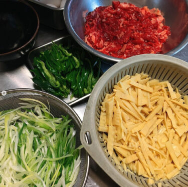 🌻 10月27日（水）青椒肉絲（チンジャオロース）ラーメン ♪ でした 😊 10/28はお休みとなりますのでご了承下さい 😌【お食事処向日葵】