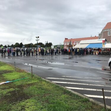 新米祭り：朝から沢山のお客様の行列ができています ♪【みのりっち北竜】