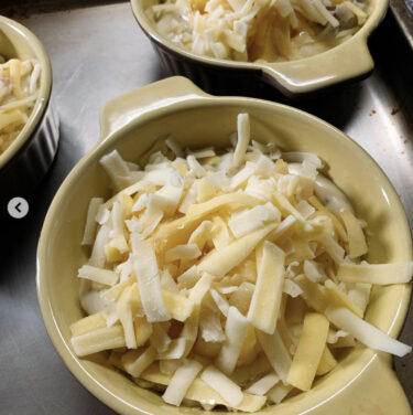 🌻 10月29日（金）クリームグラタン定食 ♪ ライス、ミニサラダ、ミニドリンク付きでした 😊【お食事処向日葵】