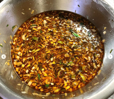 🌻 11月10日（水）油淋鶏定食 ♪ でした。美味しいタレができました 🍗 鶏肉にかけてお出ししました 😊【お食事処向日葵】