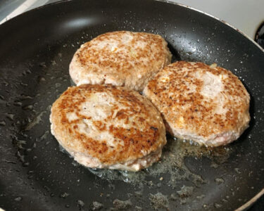 🌻 9 Noyabr Çərşənbə axşamı: Hamburger dəsti yeməyi ♪ Sabah (11/10), biz yalnız nahar üçün açıq olacağıq 😊 [Himawari Restoranı]