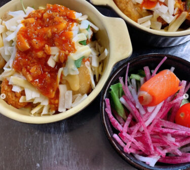 🌻 11月19日（金）ミートボールと手作りの芋もちをトマトチーズで焼き ♪ 大根サラダもおつけしました 😊【お食事処向日葵】