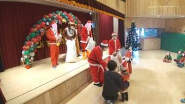 Vào ngày 24 tháng 12, tôi tham dự bữa tiệc Giáng sinh của một trường mẫu giáo Nhật Bản. Năm nay là lần thứ 13 tôi tham gia. Chúng tôi đã có khoảng thời gian tuyệt vời với tổng cộng 60 người [Hokuko Construction]