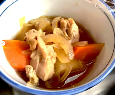 🌻 2月9日（水）蕎麦でした ♪ 温かい肉じゃがのつけだれと細巻き稲荷がセットになったお得なランチ。どこかの郷土料理らしいです 😊【お食事処向日葵】