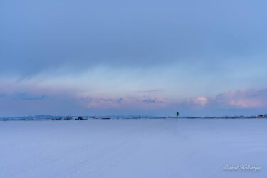 Không gian nhợt nhạt trước hoàng hôn