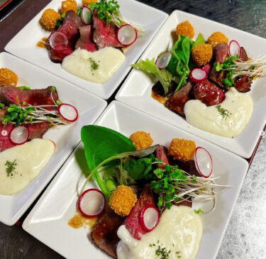 🌻 สมาชิกทีมฟื้นฟูภูมิภาคเมืองโฮคุริวมาช่วยเหลือที่ร้านของเรา สามารถสั่งอาหารเป็นคอร์สได้ด้วยนะคะ 😊 [ร้านอาหารฮิมาวาริ]