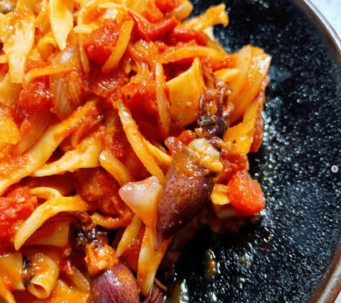 🌻 4月27日（水）水曜日恒例のパスタの日 🍝 ホタルイカのトマトパスタでした 😊【お食事処向日葵】