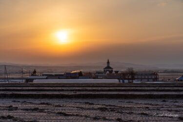 แสงสีทองของพระอาทิตย์ยามเช้า