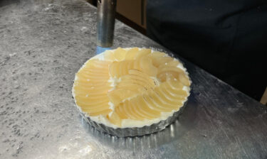 🌻 6月3日（金）手作りチーズケーキの作成模様です ♪  3日前まで注文いただきましたらお作りできます ❤️【お食事処向日葵】